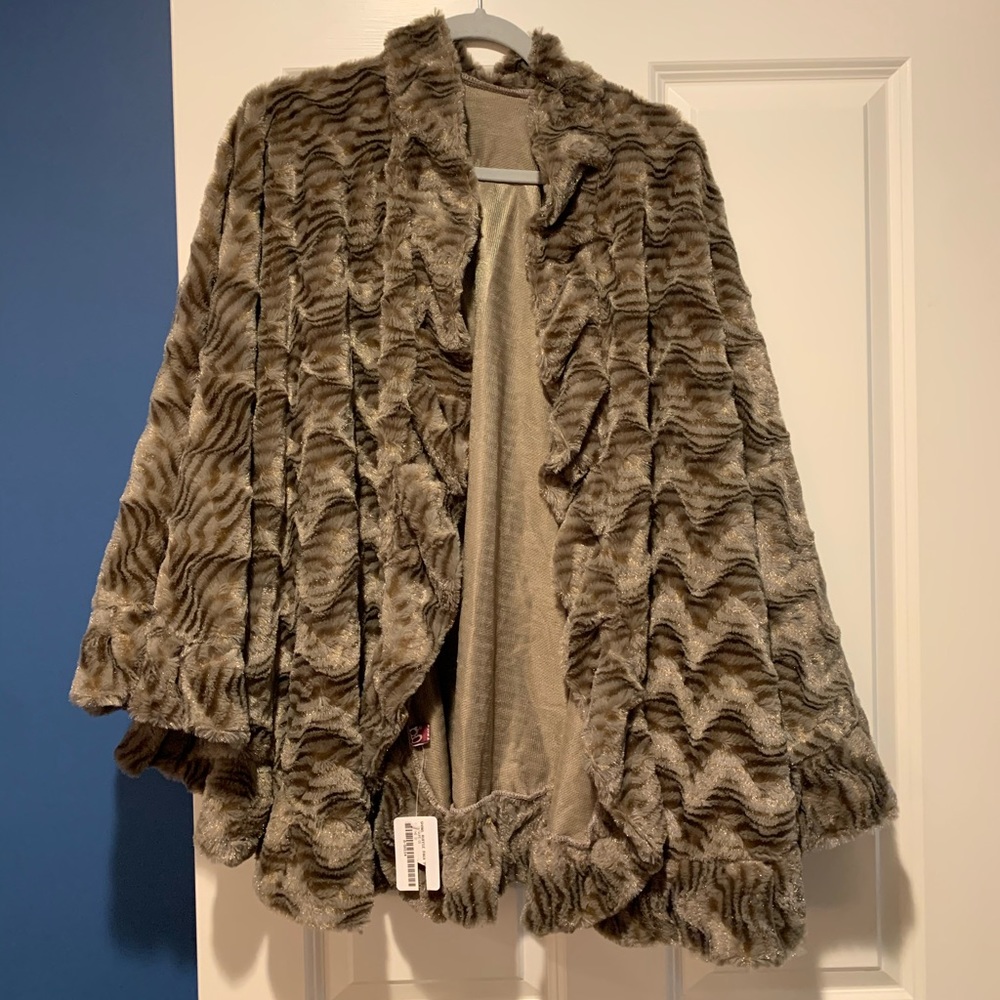 NWT taupe ruffle faux fur shawl